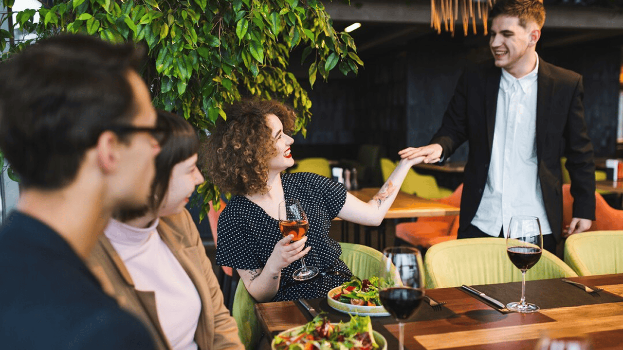 Emerging Restaurant Trends Redefining the Dining Experience in 2025